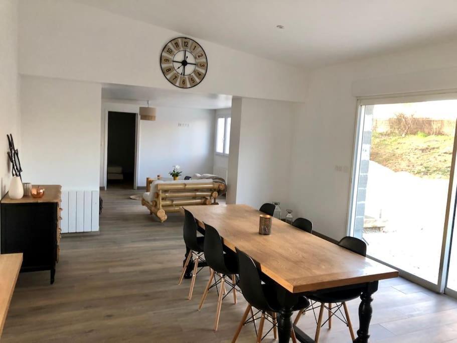 Logement De Plain-Pied Avec Jardin, Terrasse Gurgy Exterior foto